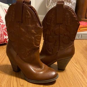 Heeled cowgirl boots